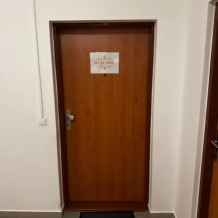 Luxusne S Vyhladom Pre 4 Osoby Μπρατισλάβα